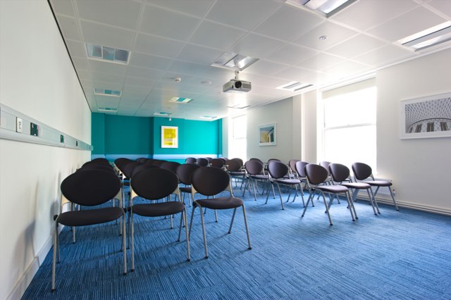 4-KCL10_12WECclassroom_126596E